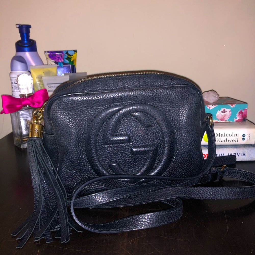 Black Gucci crossbody soho disco purse